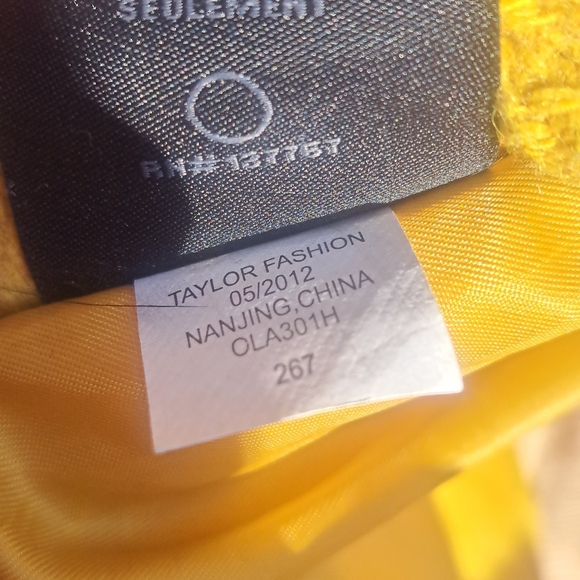 Steve Madden large cape 🌼🌻 - Picture 9 of 11